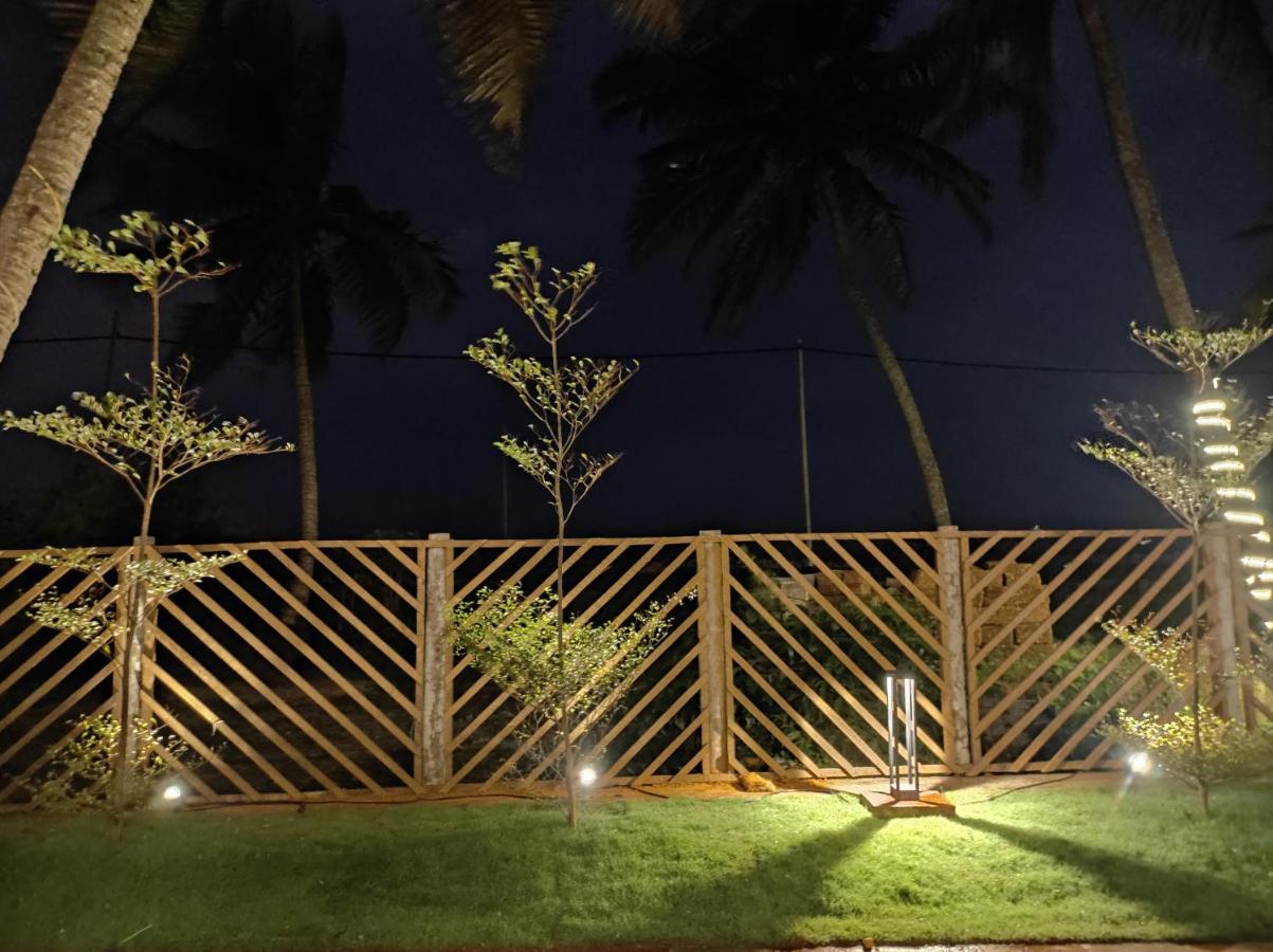 Corniche Beach Resort Mulappilangād Eksteriør bilde