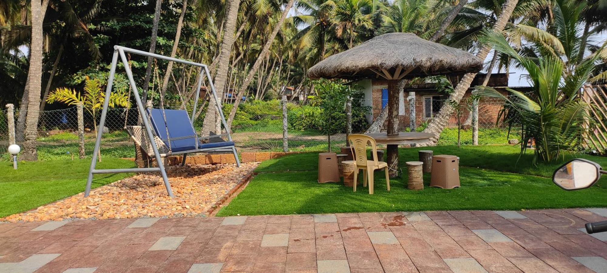 Corniche Beach Resort Mulappilangād Rom bilde