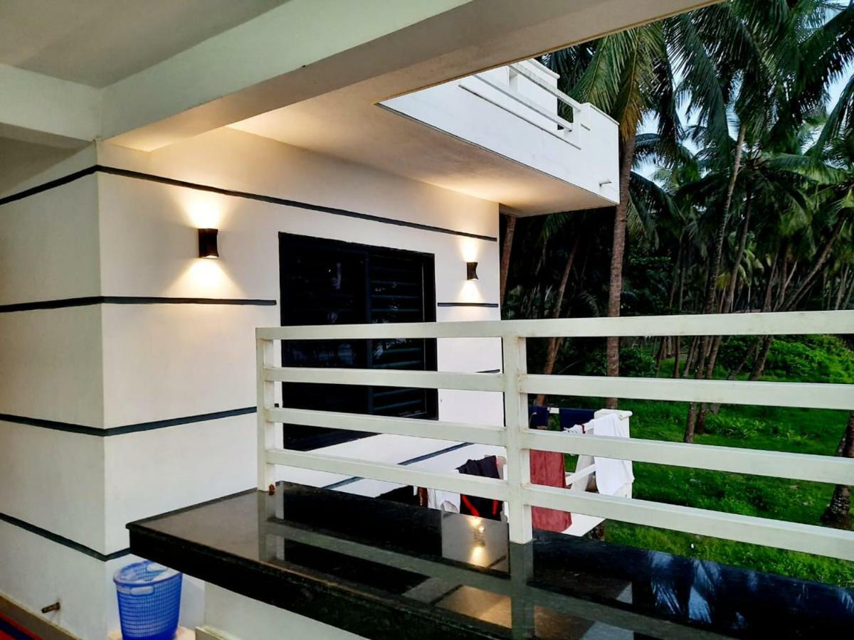 Corniche Beach Resort Mulappilangād Eksteriør bilde