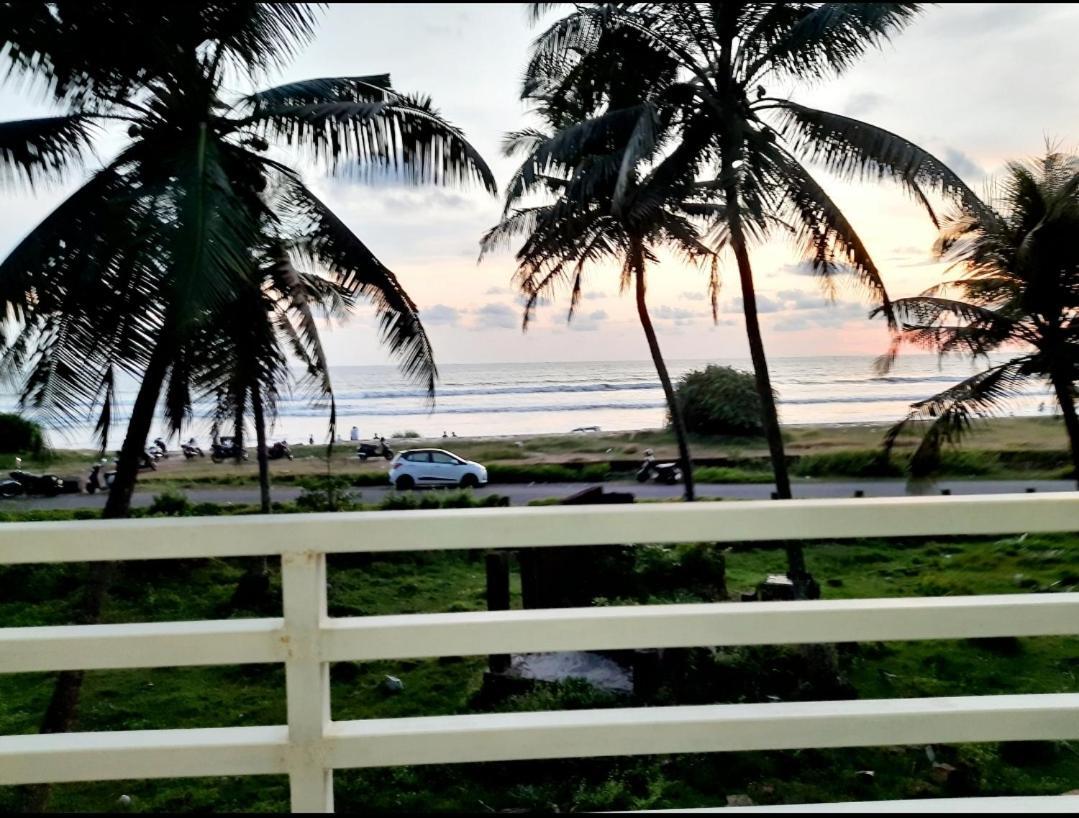 Corniche Beach Resort Mulappilangād Eksteriør bilde